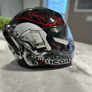 Icon airflite Skull 18 helmet